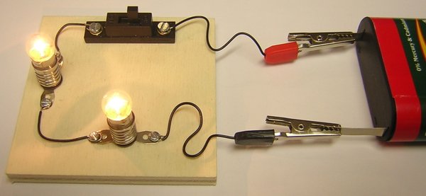 Grundschaltung Elektrotechnik (Klassensatz=10 St.) ohne- oder mit Batterien auswählbar, HSG1KS