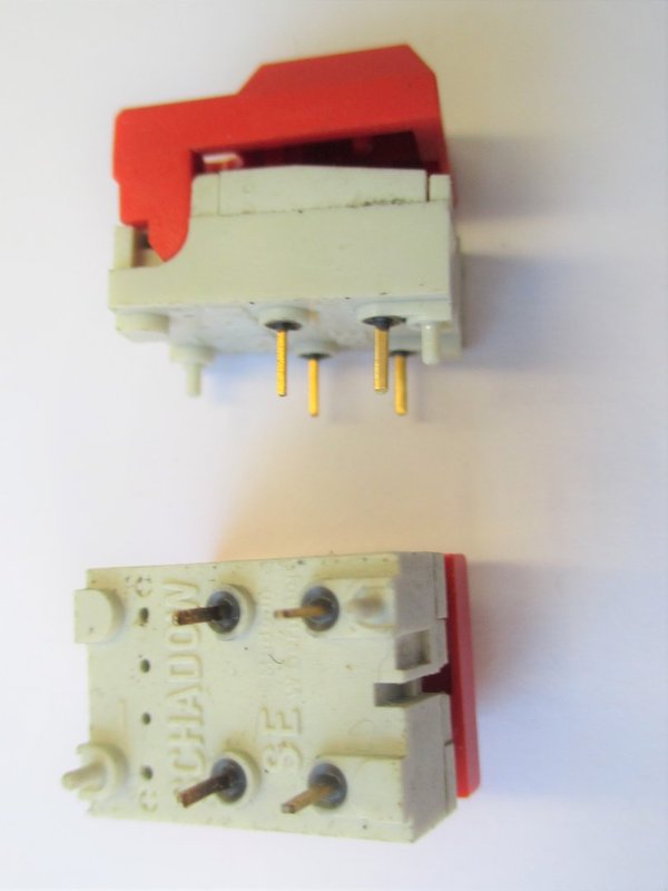 Eingabetaster mit Schaltkappe rot 12,5mm x 17mm -Bestnr: DT-RT -RESTPOSTEN-